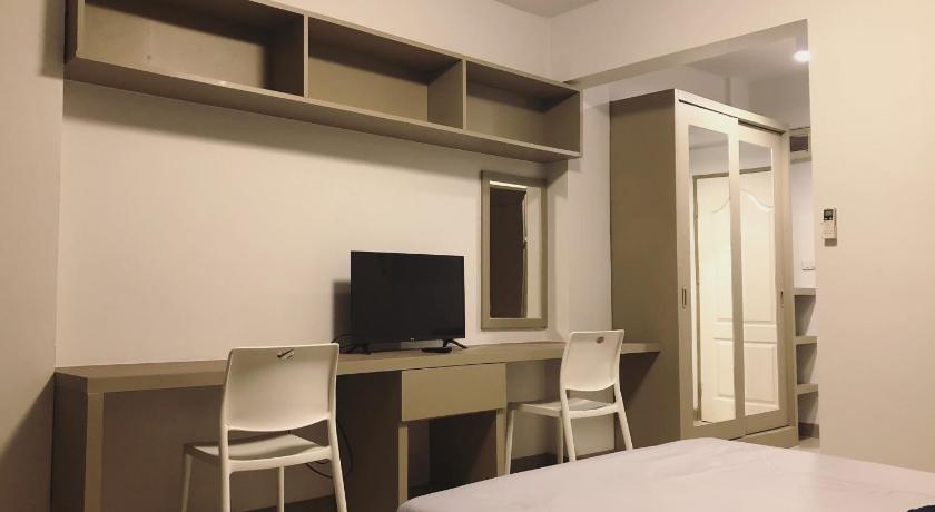 Image of Superior Studio 1 Queen Bed, Non-Smoking 0