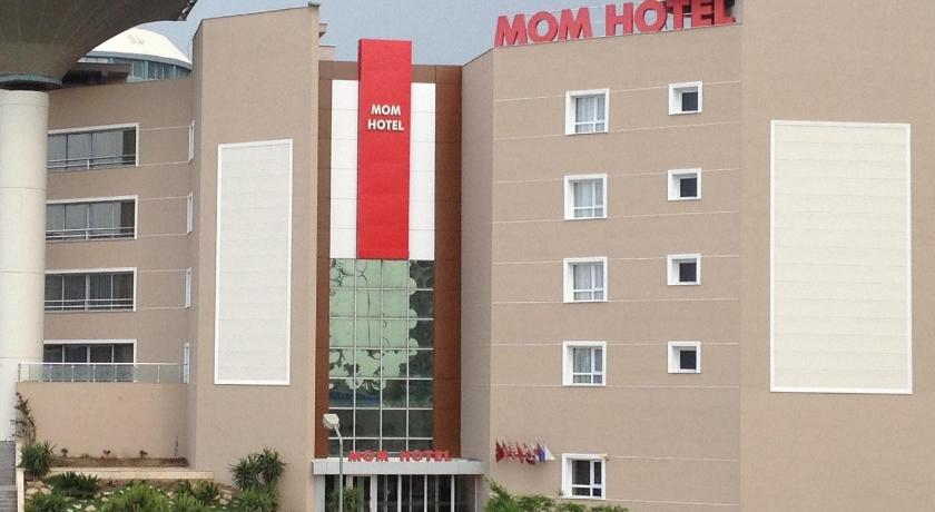 Mom Hotel