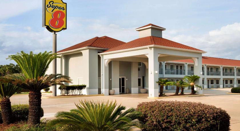 Super 8 By Wyndham Lake Charles Northeast