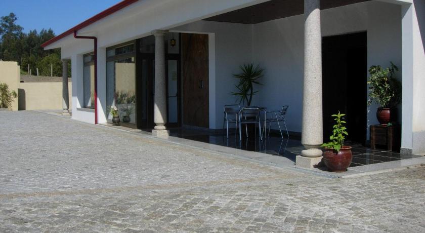 ヴィラ・ノヴァ・デ・パイヴァ Senhor dos Perdoes Alojamento Local 3つ星 ホテル 外観