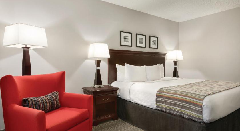 Country Inn & Suites by Radisson, Traverse City, MI