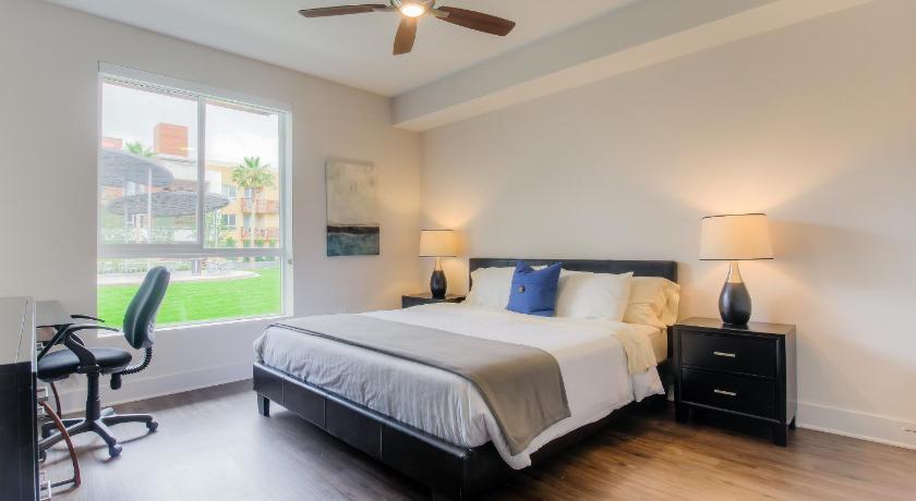 Runway Large 2 Bedroom B214 Los Angeles Ca Agoda Com