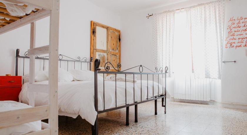 Image of Quadruple Room with Private Bathroom 3