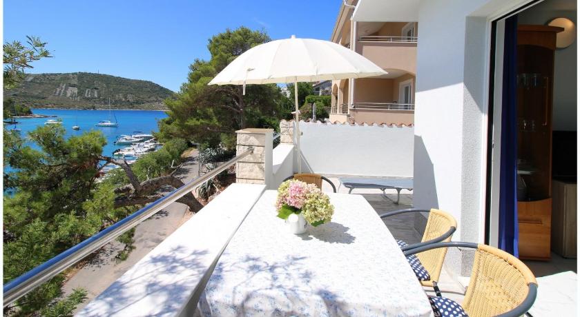 Apartments Elvi - amazing position photo
