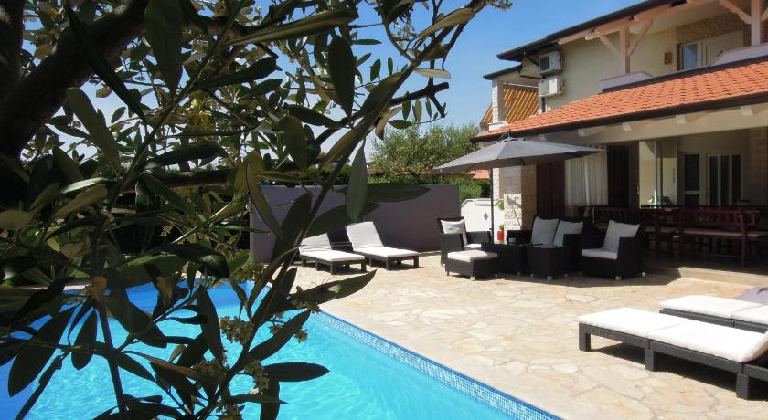 Holiday Home Villa Ivan — Hotel in Umag