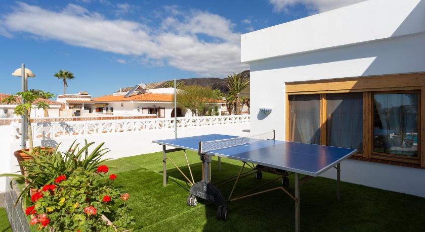 Bungalow Palm Mar with pool and garden photo