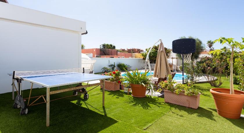 Bungalow Palm Mar with pool and garden photo