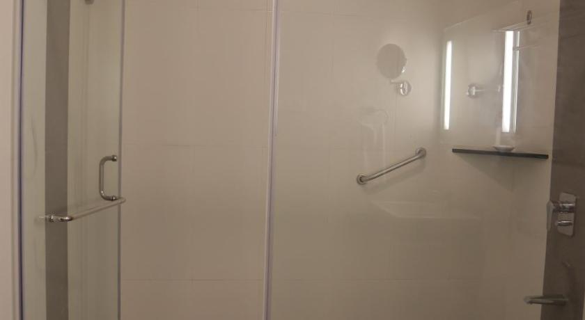 Bathroom, Rangalaya Royal Hotel in Vellore
