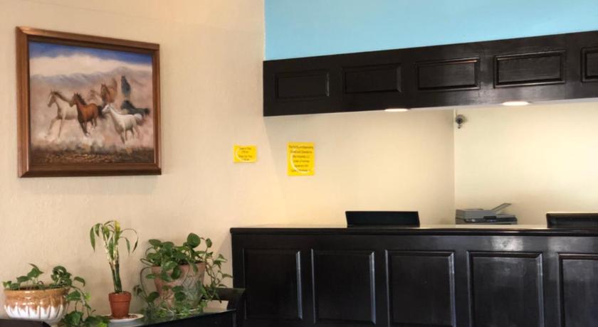 Super 8 by Wyndham Gulfport Biloxi Airport photo