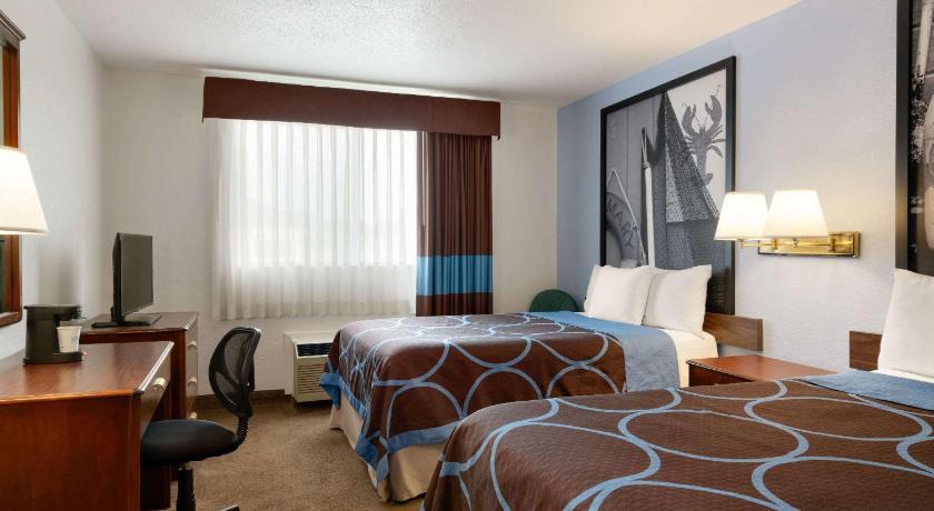 Super 8 By Wyndham Portland/Westbrook Area