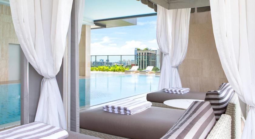 Bangkok Oriental Residence Bangkok 5-Star Hotel pool