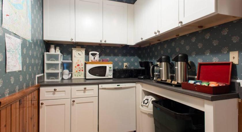 The Coolidge Corner Guest House A Brookline Bed And Breakfast Double Room With Private Bathroom 15