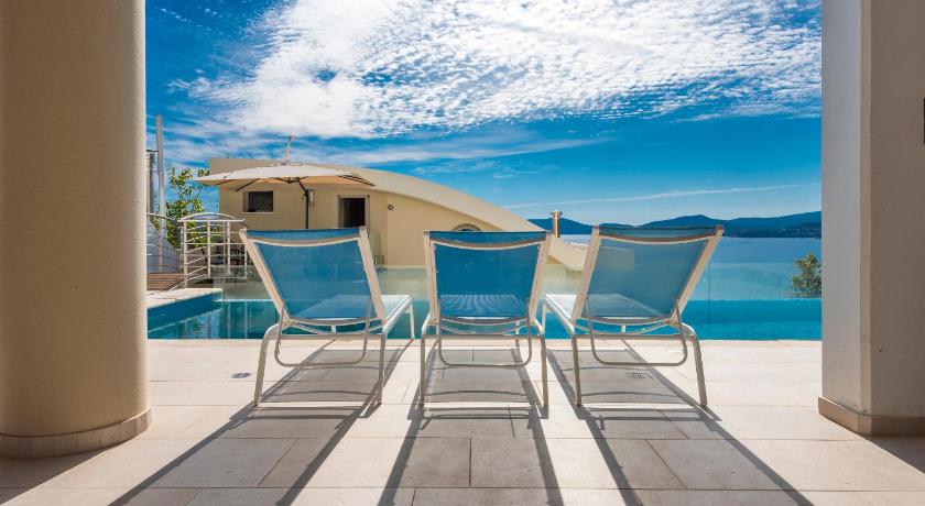 Image of Villa with Sea View 4