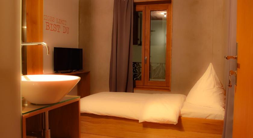 Haus 12 Zimmer Hotel Stuttgart Deals Photos Reviews