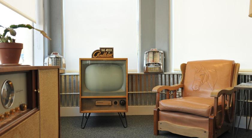 Raton Pass Motor Inn photo