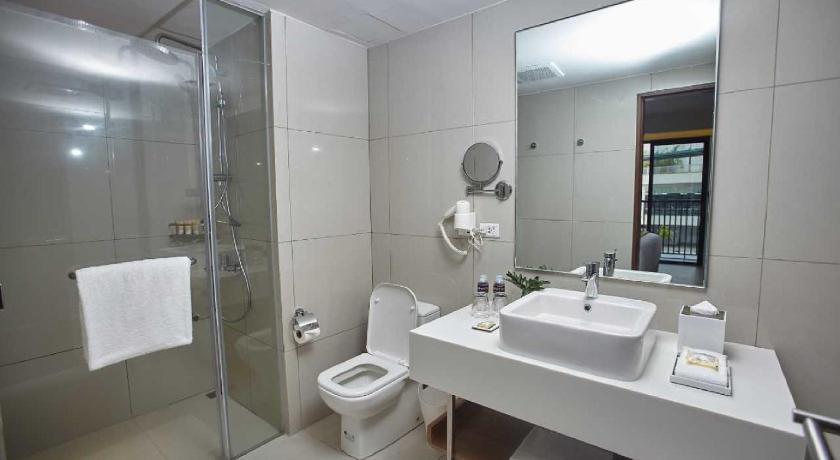 Bathroom, Quest Hotel Tagaytay in Tagaytay