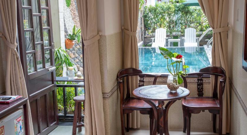 Image of Double room pool view 9