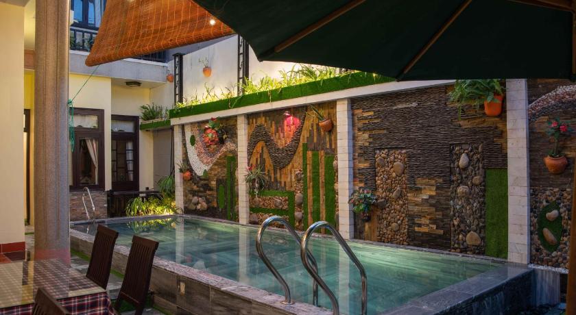 Image of Family Room with Balcony 6