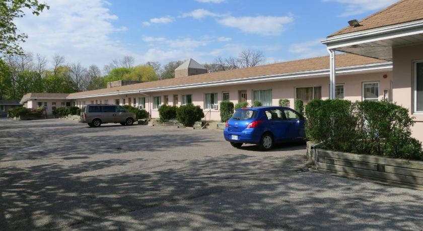 Clarkson Village Motel photo