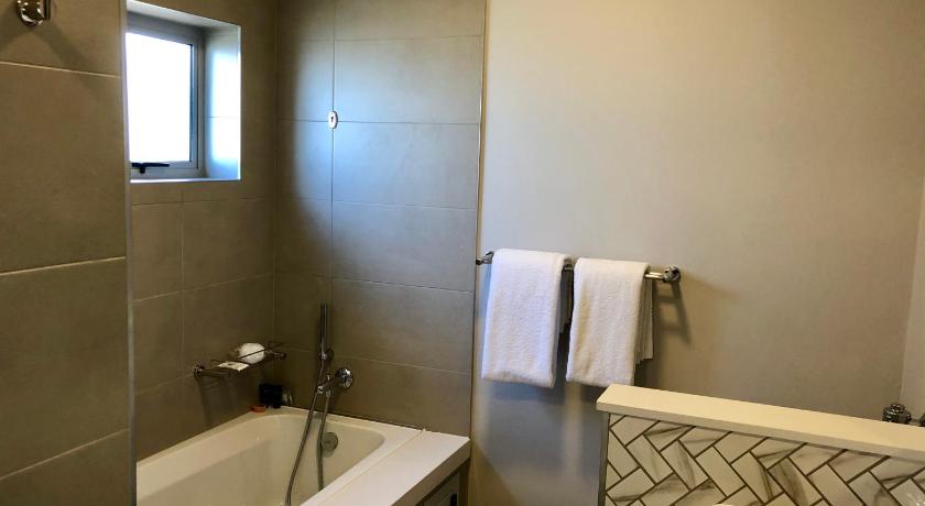 Image of Deluxe Double or Twin Room with Bath 11