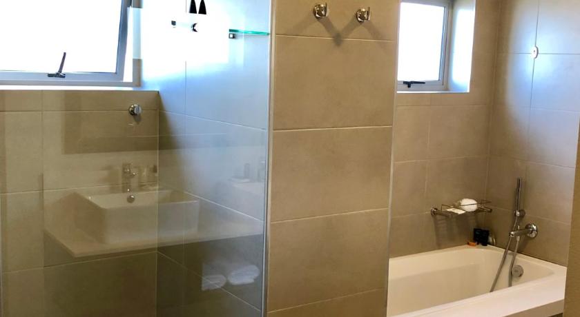Image of Deluxe Double or Twin Room with Bath 10