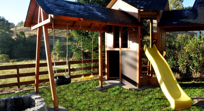 a small child's playground with a wooden bench, Chata Vermont in Bedrichov U Jablonce Nad Nisou