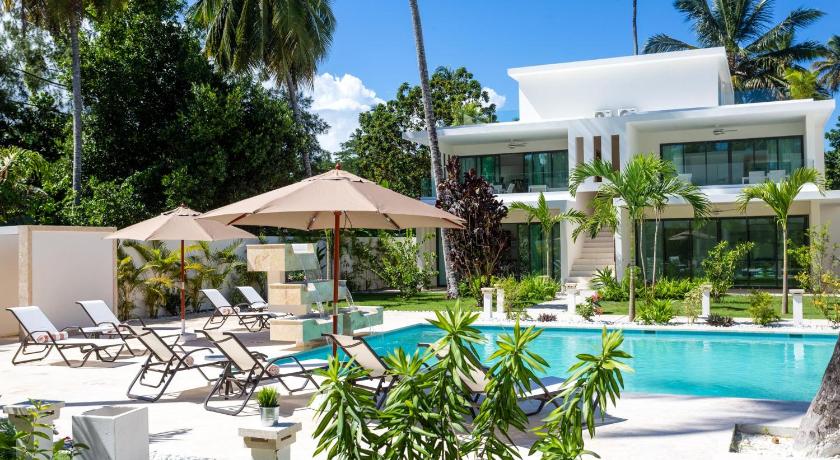 Louisa Aparthotel photo