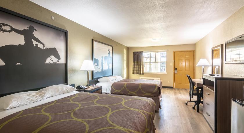 Super 8 By Wyndham Dallas East