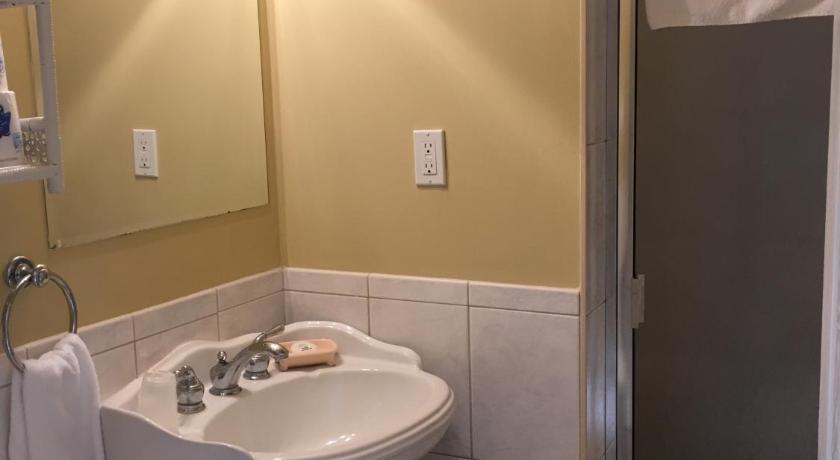 Westhampton Seabreeze Motel photo
