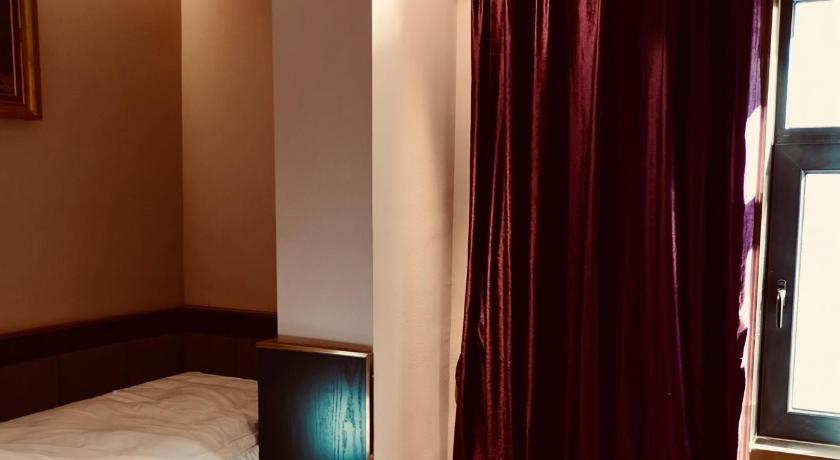 Image of Small Single Room 1