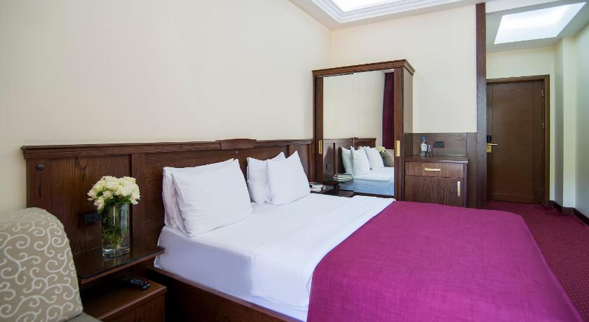 Elegant Hotel & Resort photo