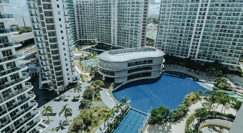 Azure Urban Resort Residences - The Paris Hilton Beach Club photo