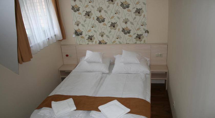 Piroska Csarda es Panzio photo