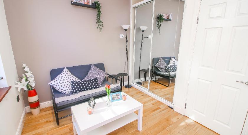 Studio Flat near Liverpool st & Shoreditch London.