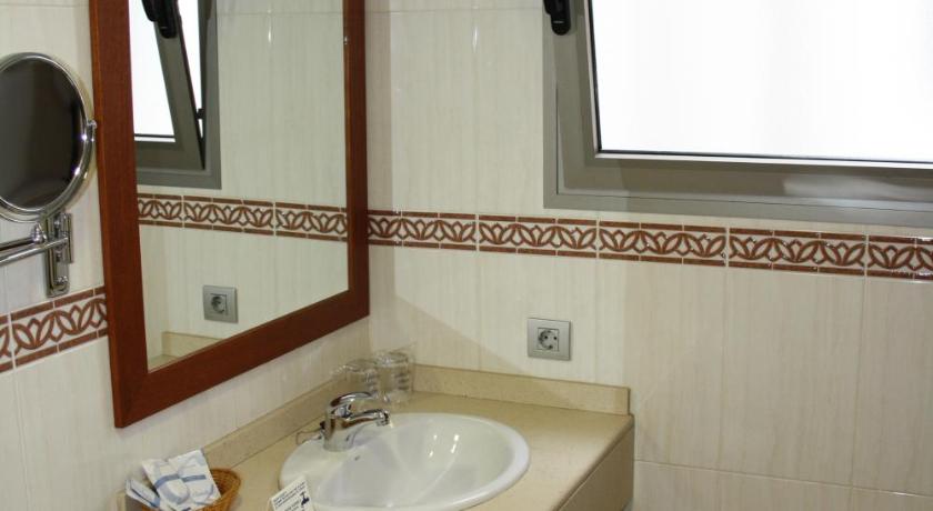 Immagine di Camera Doppia con Letti Singoli - Interna (Twin Room - Interior) 4