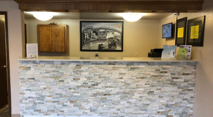 Super 8 By Wyndham Coeur D'Alene photo