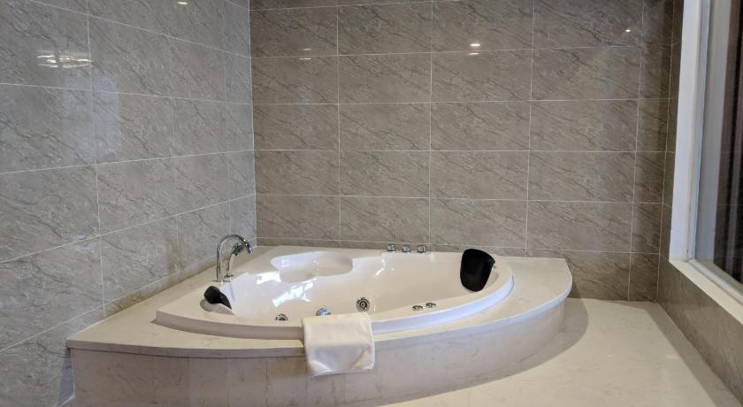 Image of Royal Suite 6