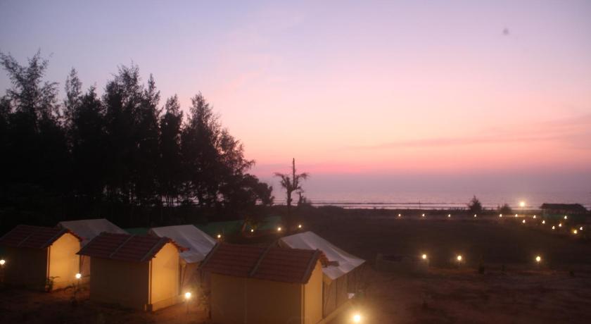 5 Mile Beach Resort photo