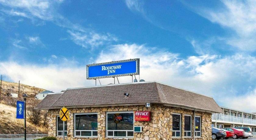 Rodeway Inn & Suites photo