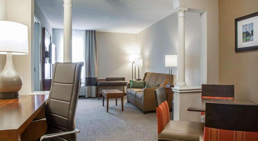 Comfort Suites West Warwick - Providence