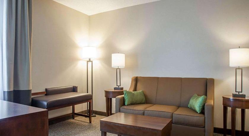 Comfort Suites West Warwick - Providence