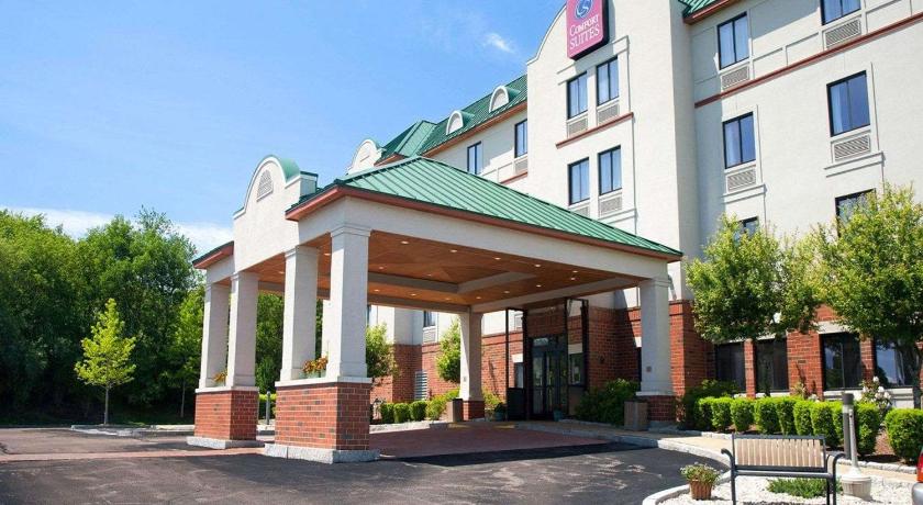 Comfort Suites West Warwick - Providence photo
