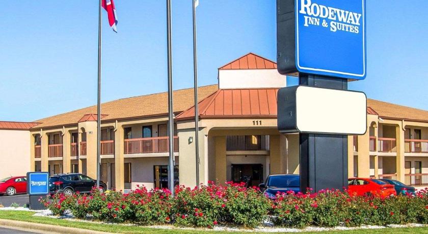 Rodeway Inn and Suites Clarksville photo