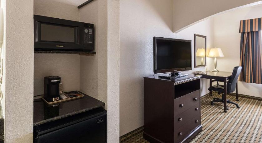 Quality Suites Burleson - Ft. Worth