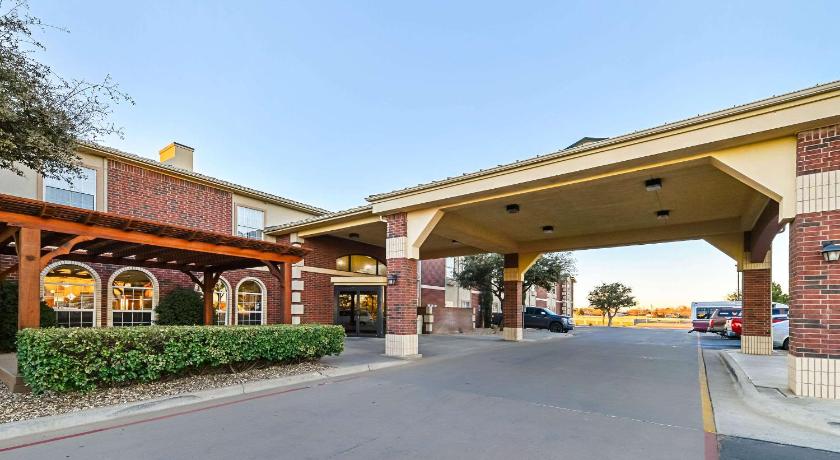 Quality Inn & Suites photo