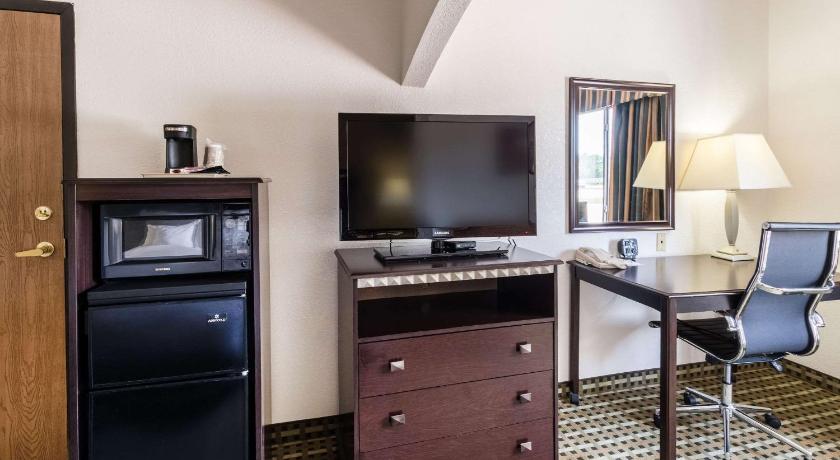 Quality Suites Burleson - Ft. Worth