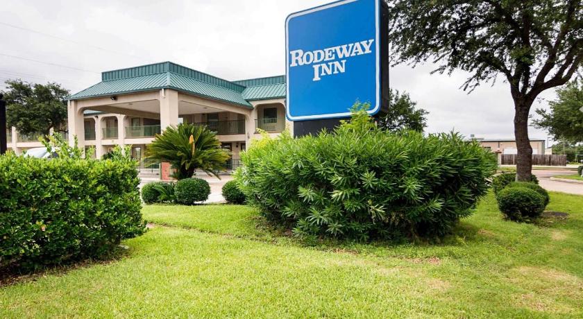 Rodeway Inn and Suites Hwy 290 NW photo