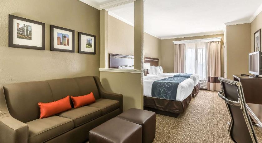 Comfort Suites Houston IAH Airport - Beltway 8