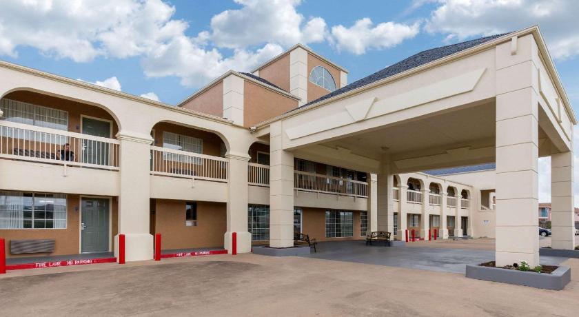 Quality Inn Clute Freeport