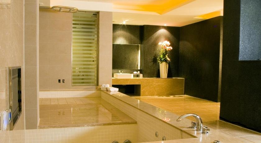 Shantir Motel - image 25